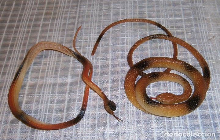 Figuras de goma y PVC: dos serpientes de goma - Foto 1