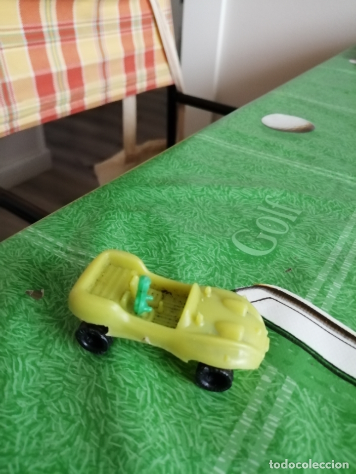 Figuras de goma y PVC: ANTIGUO COCHE DE PLASTICO T&Iacute;PICO DE LOS KIOSKOS - Foto 2