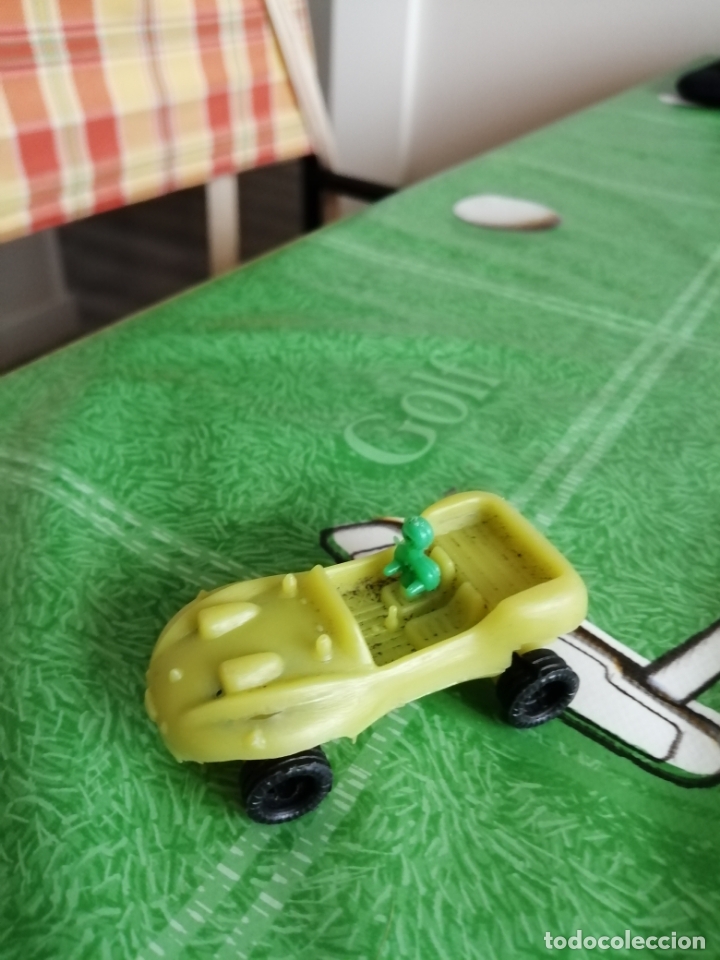Figuras de goma y PVC: ANTIGUO COCHE DE PLASTICO T&Iacute;PICO DE LOS KIOSKOS - Foto 1