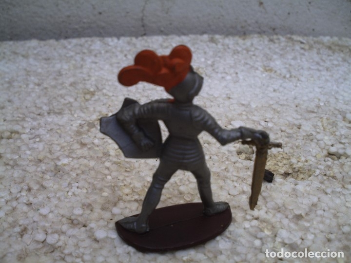 Figuras de goma y PVC: guerreo mediaval - Foto 2