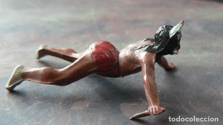 Figuras de goma y PVC: GAMA - INDIO TUMBADO CON PU&Ntilde;AL - Foto 2