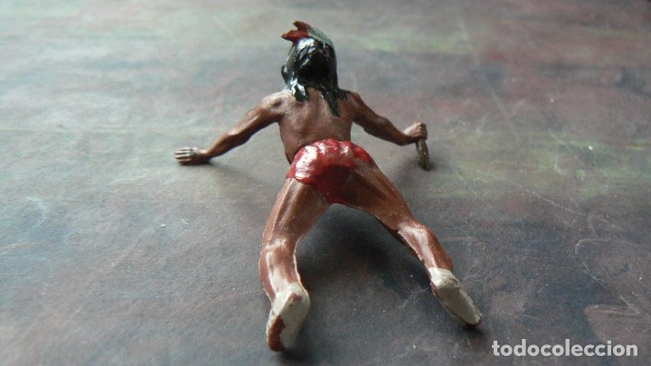 Figuras de goma y PVC: GAMA - INDIO TUMBADO CON PU&Ntilde;AL - Foto 4