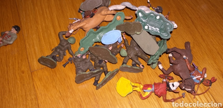 Figuras de goma y PVC: Indios y militares Herard made england - Foto 3