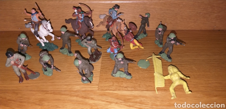 Figuras de goma y PVC: Indios y militares Herard made england - Foto 1