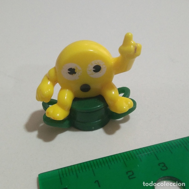 Kinder Figures: kinder emojoy emoji 2018 tampon mu&ntilde;eco emoticono musica verano joy verde miniatura mini