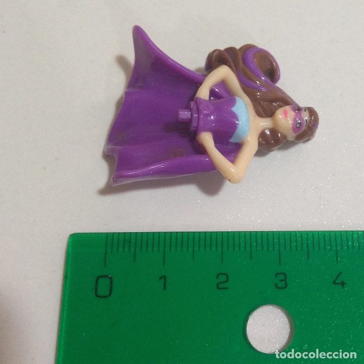 Figuras de goma Kinder: pieza barbie super heroe kinder ferrero mu&ntilde;eca mini - Foto 1