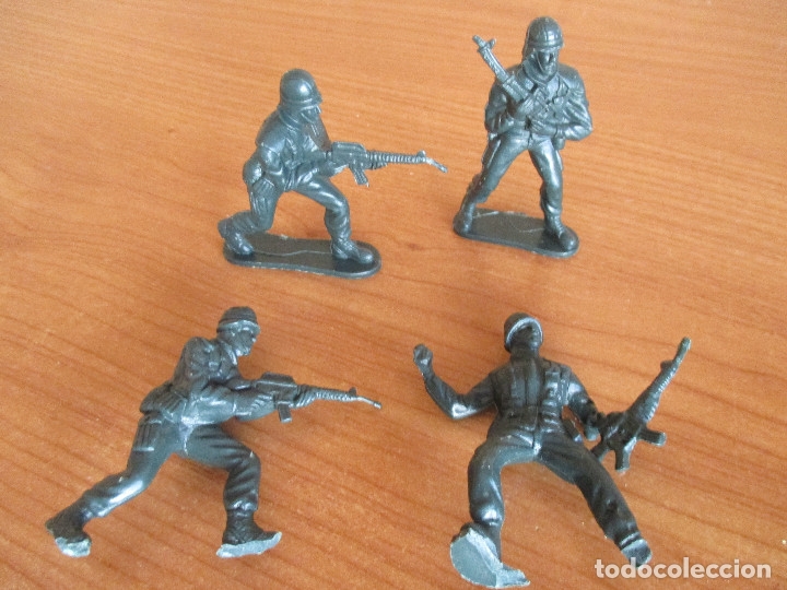 Figuras de Borracha e PVC: LOTE 4 FIGURAS SOLDADOS EN PLASTICO (MODERNO)
