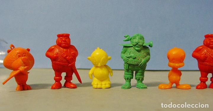 Figuras de goma y PVC: 9 FIGURITAS PIRATAS Y WARNER DE DUNKIN. - Foto 2