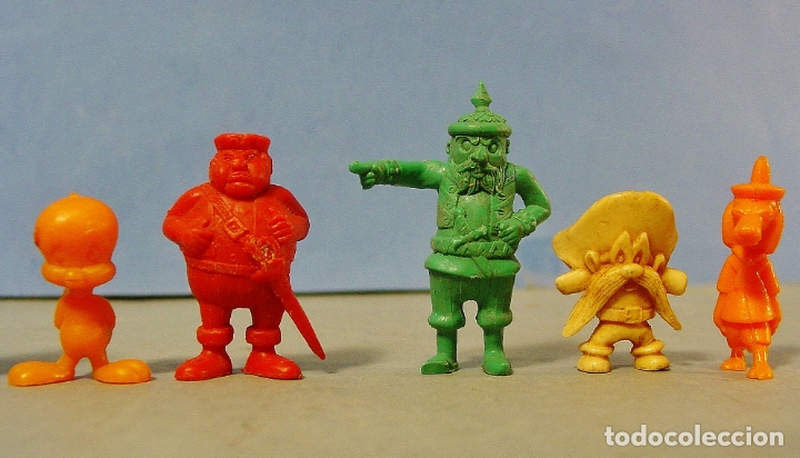 Figuras de goma y PVC: 9 FIGURITAS PIRATAS Y WARNER DE DUNKIN. - Foto 3