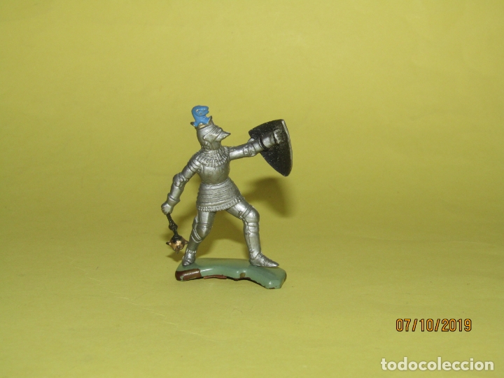 Figuras de Goma y PVC: Antiguo Guerrero Medieval con Armadura en Pl&aacute;stico de BRITAINS - 1960s.