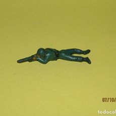 Figuras de Goma y PVC: ANTIGUO SOLDADO CUERPO A TIERRA EN GOMA DE PECH HNOS. 1ª ÉPOCA. Lote 178774435