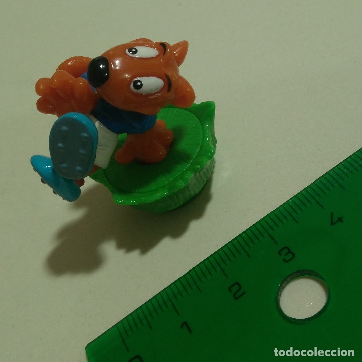 Figuras de Borracha e PVC: kinder magic sport 2 futbolistas animales futbol mundial serie tt ardilla