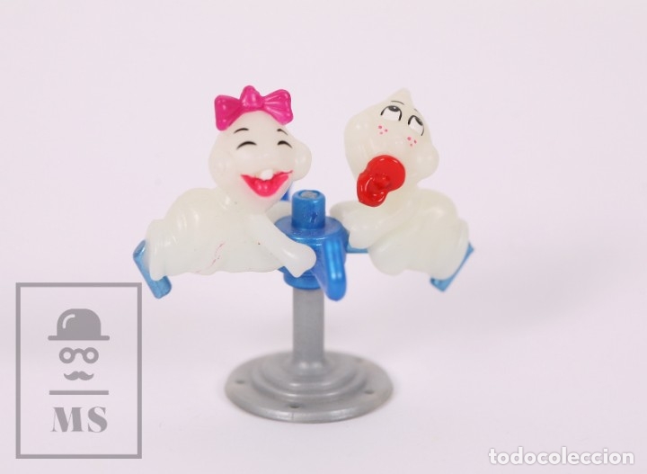 Figurines en Caoutchouc et PVC: Figurita Miniatura de Ferrero / Huevo Kinder Sorpresa - Fantasmas Beb&eacute;s / Casper ? en Columpio