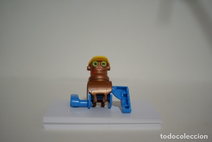 Figuras de Goma Kinder: Robot con casco K02 N&ordm; 41