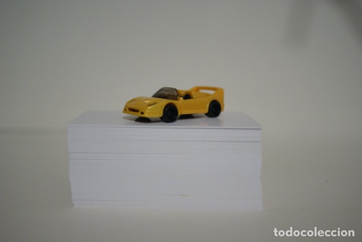 Figuras de Goma Kinder: Coche K02 N&ordm; 86 falta adhesivo delantero