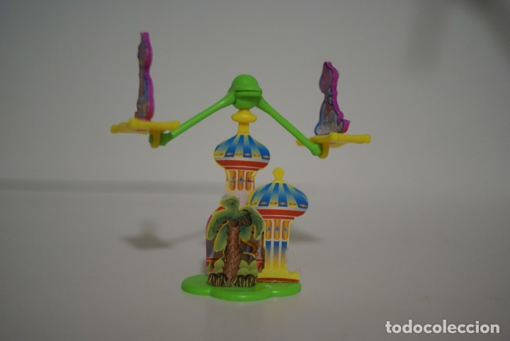 Kinder &Uuml;berraschung: Paisaje con mu&ntilde;ecos en alfombras K03 N&ordm; 65