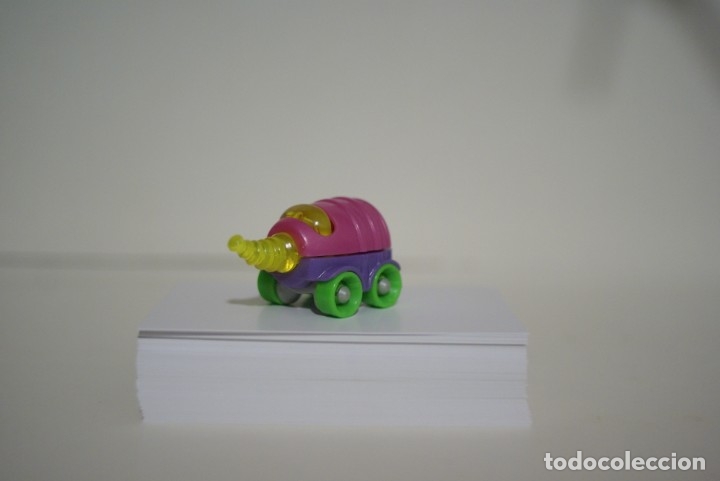 Kinder &Uuml;berraschung: Coche rosa K03 N&ordm; 99