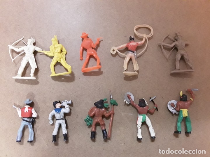 Figuras de goma y PVC: Lote indios vaqueros goma - Foto 2