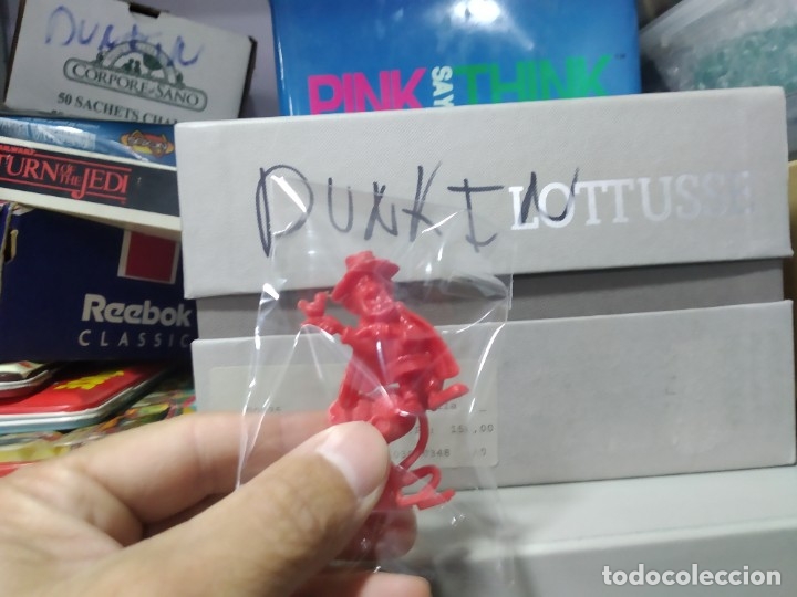 Figuras de goma y PVC: DOS FIGURAS DUNKIN - Foto 4