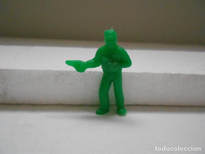 Figuras de goma y PVC: DUNKIN. FIGURA CON DOS PISTOLAS - Foto 1