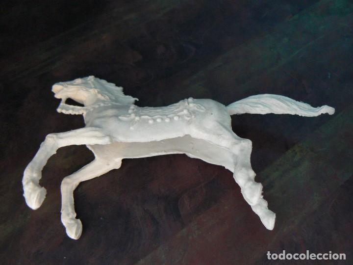 Figuras de goma y PVC: INDIO A CABALLO DE REIGON - Foto 13