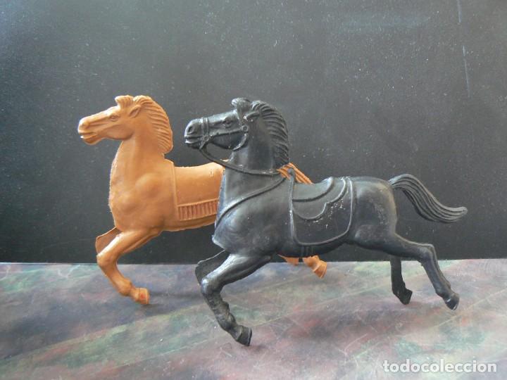 Figuras de goma y PVC: DOS CABALLOS DE LAFREDO - Foto 1