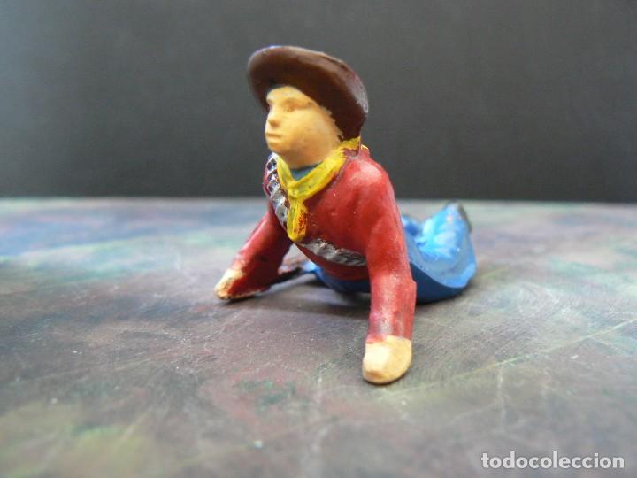 Figuras de goma y PVC: VAQUERO TUMBADO &iquest;ELASTOLIN? - Foto 2