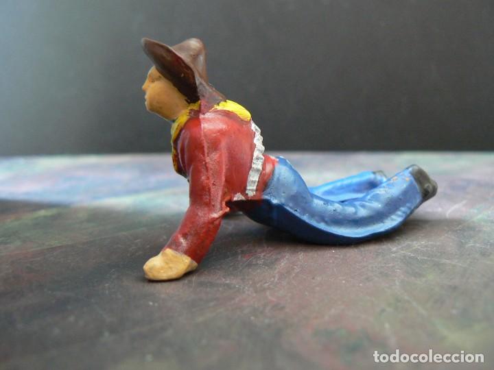 Figuras de goma y PVC: VAQUERO TUMBADO &iquest;ELASTOLIN? - Foto 3