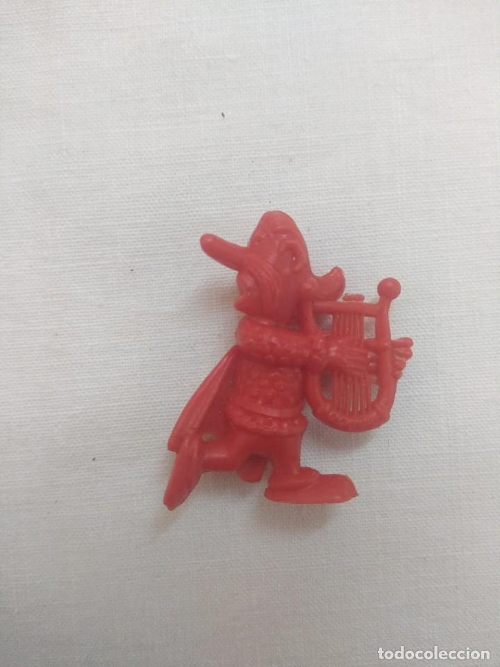 Figuras de goma y PVC: FIGURA DUNKIN/SERIE ASTERIX. - Foto 1