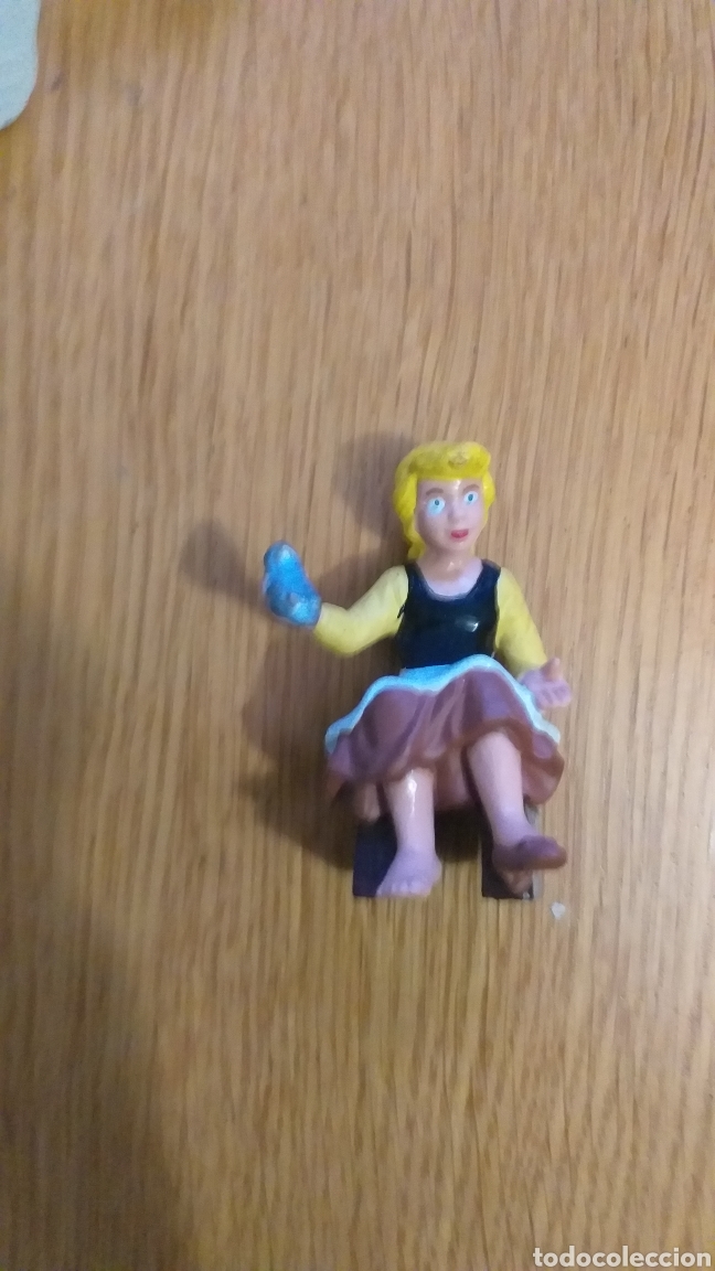Figuras de goma y PVC: Figura pvc cenicienta - Foto 1