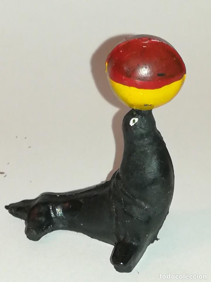 Figuras de goma y PVC: FOCA PECH HERMANOS DE GOMA - Foto 1