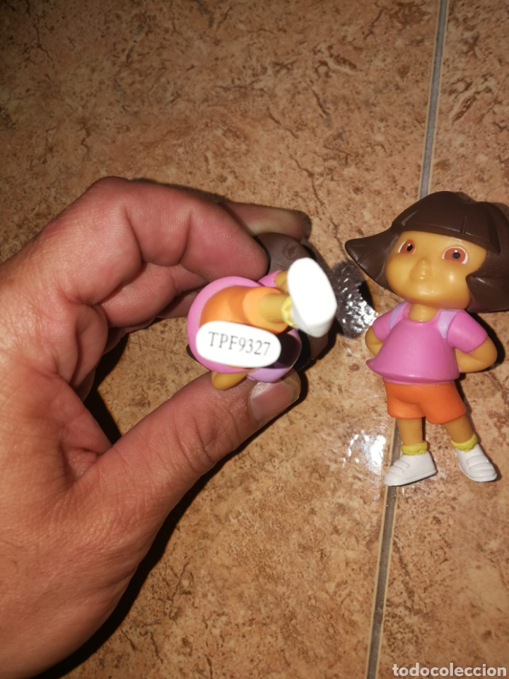 Figuras de goma y PVC: Mu&ntilde;eca dora la Exploradora - Foto 2