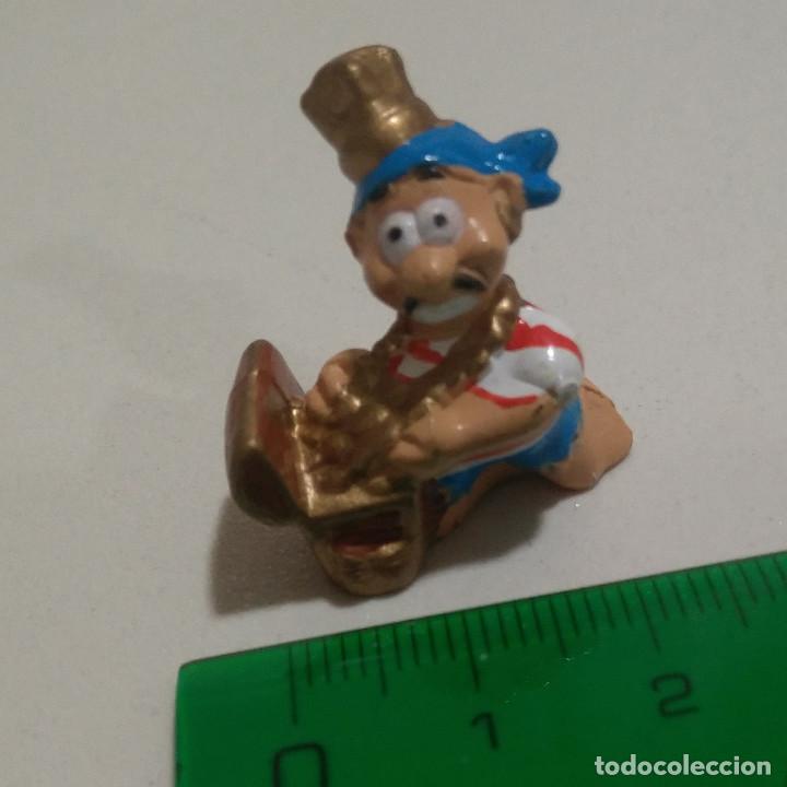 Figuras de Goma Kinder: tesoro figura figurita pirata bucanero mu&ntilde;eco mini mu&ntilde;eco mu&ntilde;equito miniatura corona cofre