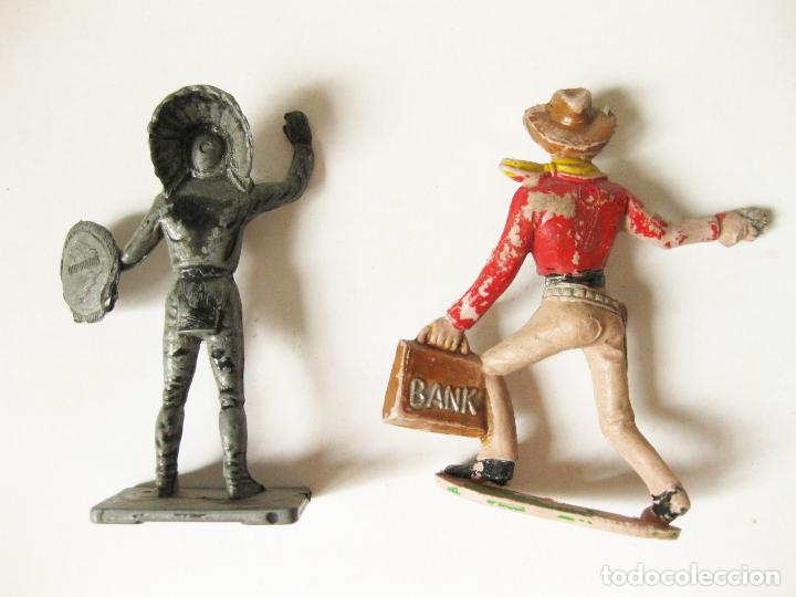 Figuras de goma y PVC: PAREJA DE FIGURAS DE INDIOS Y VAQUEROS EN ALUMINIO Y PL&Aacute;STICO. 7 CMS - Foto 2