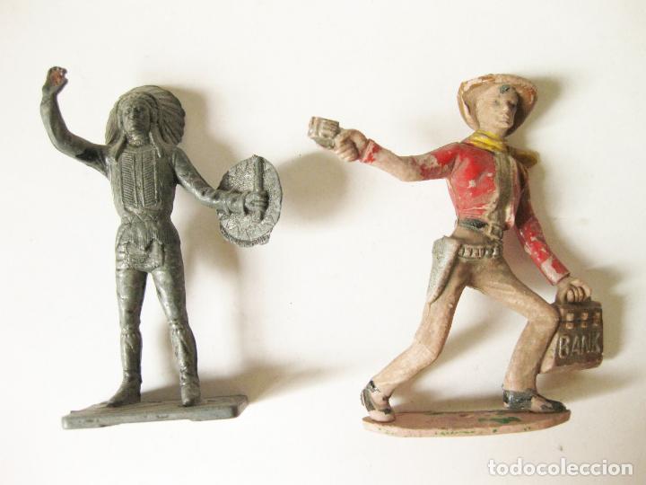 Figuras de goma y PVC: PAREJA DE FIGURAS DE INDIOS Y VAQUEROS EN ALUMINIO Y PL&Aacute;STICO. 7 CMS - Foto 1