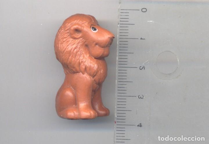 Figuras de goma y PVC: raro mu&ntilde;eco leon. tipo dunkin. - Foto 1