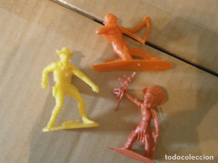 Figuras de goma y PVC: LOTE DE INDIOS A&Ntilde;OS 80 90 - Foto 1