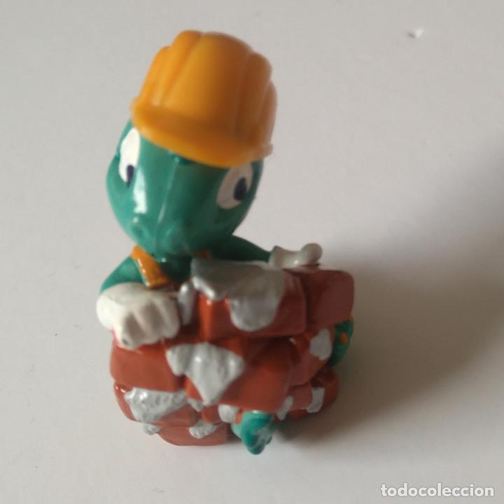Figuras de Goma Kinder: dinosaurio dragon kinder monobloc figuras 90 dinos obrero obra ladrillo mu&ntilde;eco