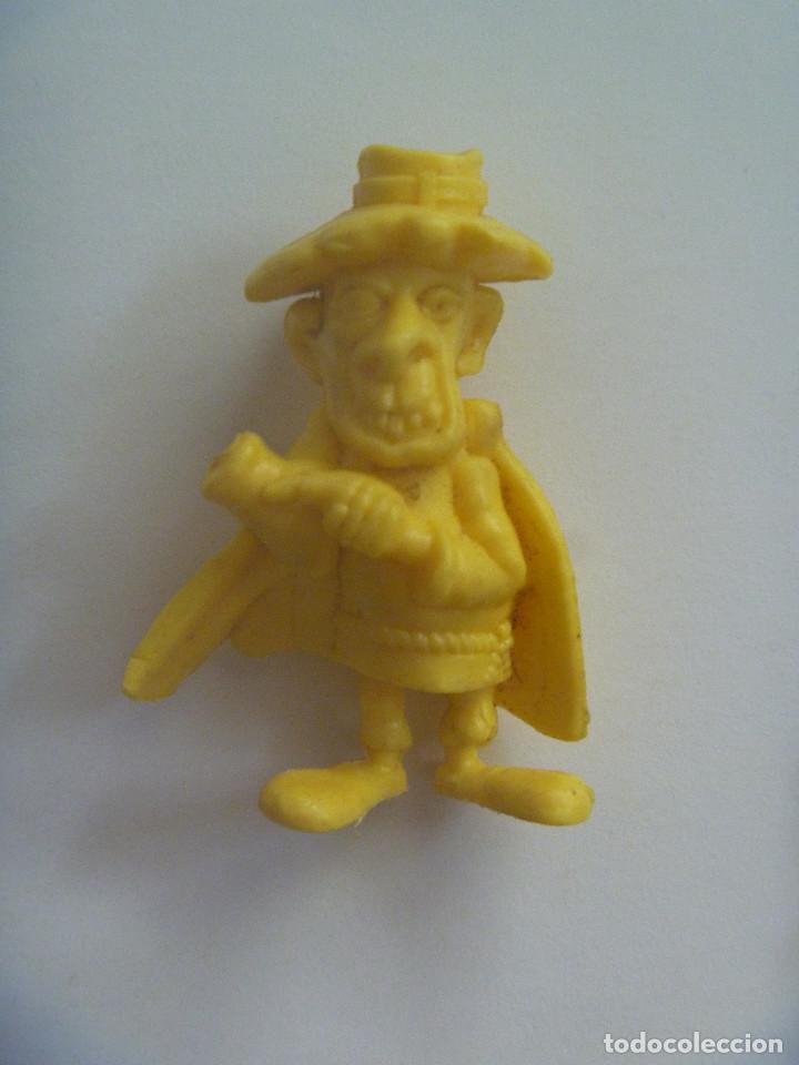 Figuras de goma y PVC: FIGURITA DE DUNKIN COLECCION MONSTRUOS - Foto 1