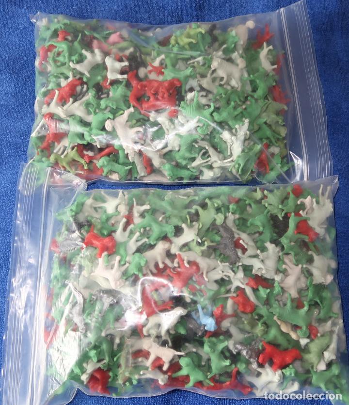 Figuras de Goma y PVC: Lote de 1600 gramos de figuras Premium de perros - Diferentes razas - Panrico - Bimbo - Dunkin