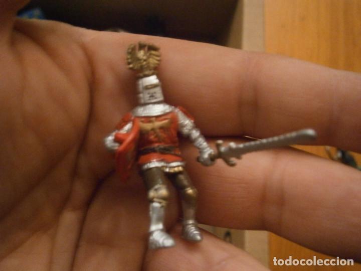 Figuras de goma y PVC: GUERRERO - Foto 1