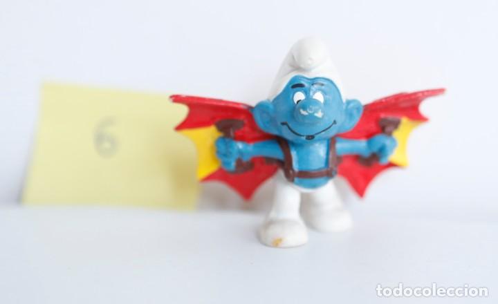 Figuras de goma y PVC: pitufo con ala delta 1978 - Foto 1