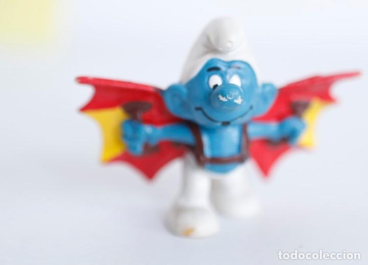 Figuras de goma y PVC: pitufo con ala delta 1978 - Foto 3