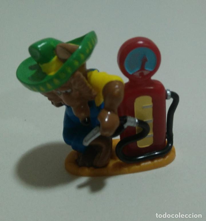 Figuras de Goma Kinder: Motocoyote Kinder Ferrero moto coyote moto gasolinera