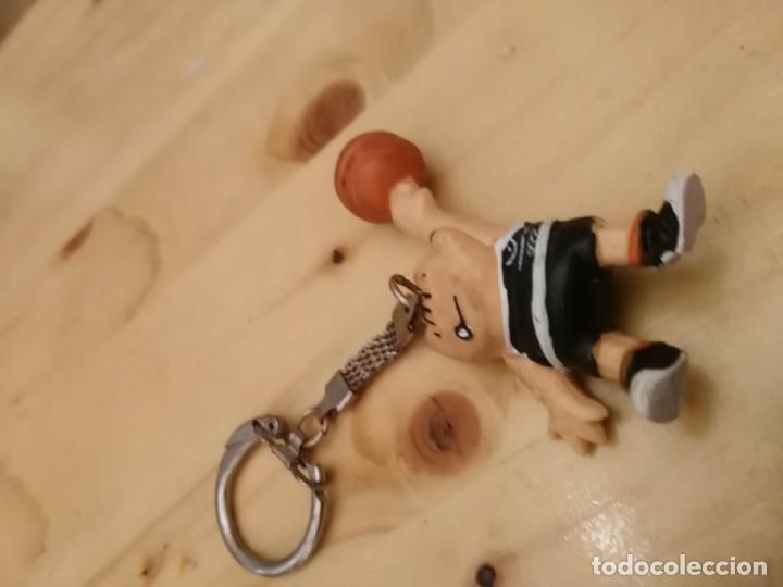Figuras de goma y PVC: cobi, llavero - Foto 1
