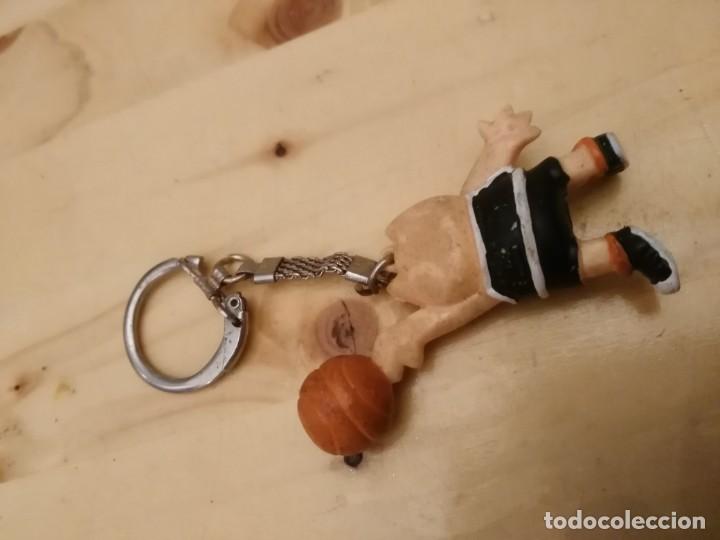 Figuras de goma y PVC: cobi, llavero - Foto 2