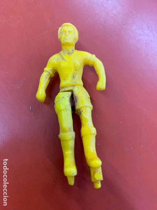 Figuras de Goma y PVC: futbolista , tipo Comansi,Pech, Jecsan..., mide unos 6,5cms de altura, ver fotos