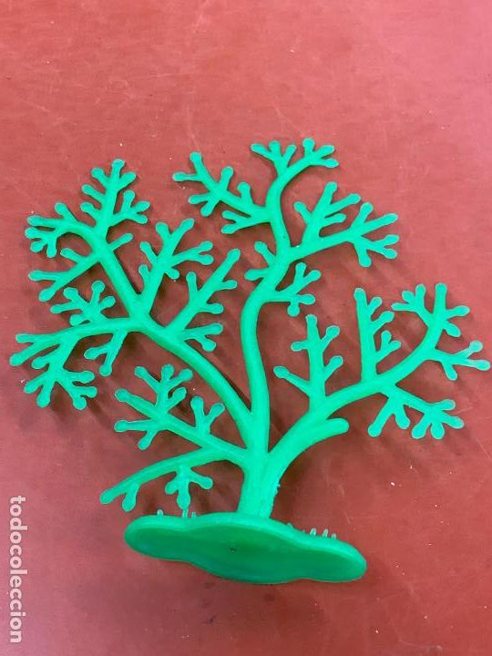 Figuras de Borracha e PVC: arbol , tipo Comansi,Pech, Jecsan..., mide unos 8cms de altura, ver fotos
