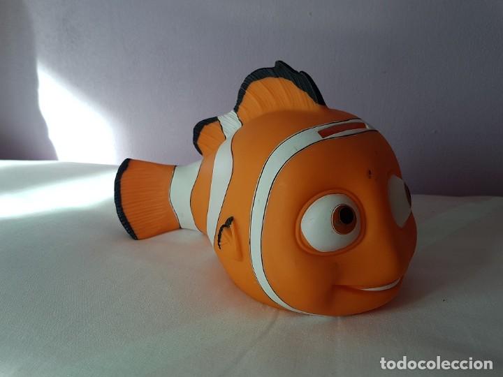 Figuras de goma y PVC: HUCHA BUSCANDO A NEMO BULLY PLASTICO DURO - Foto 1