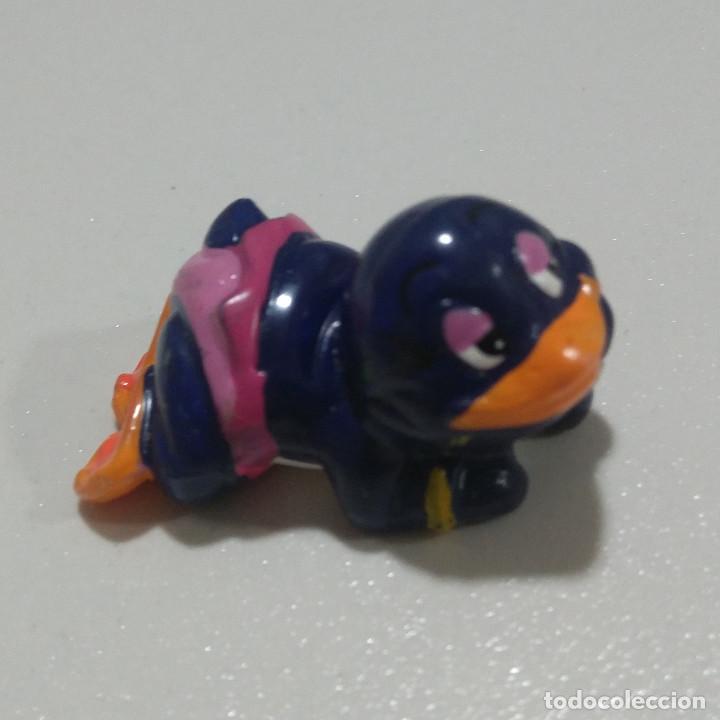 Figuras de Goma Kinder: figura pingu playa pinguino pinguinos ba&ntilde;ista top less
